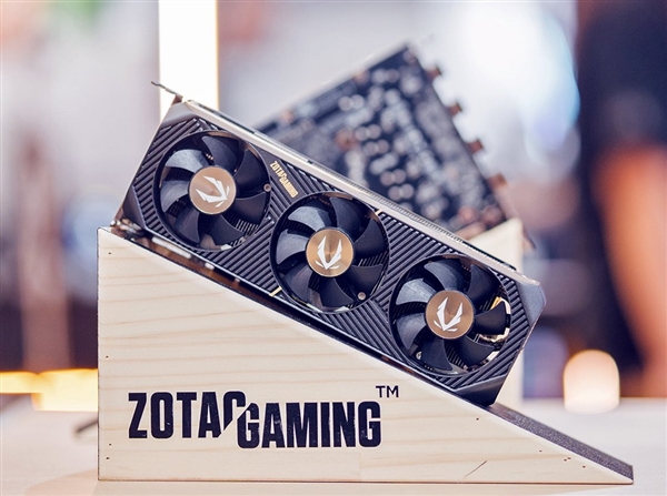 索泰、技嘉都有半高式刀卡RTX 5060：都是三风扇