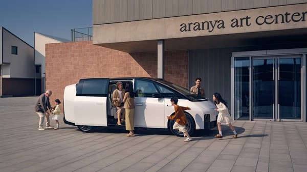 理想MEGA上市50天大定超7000单 10%的人对比问界M9