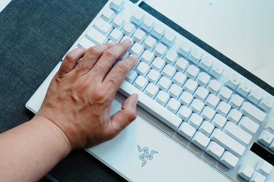 当极简主义遇上电竞基因! 雷蛇猎魂光蛛V3专业竞技版键盘开箱测评插图19