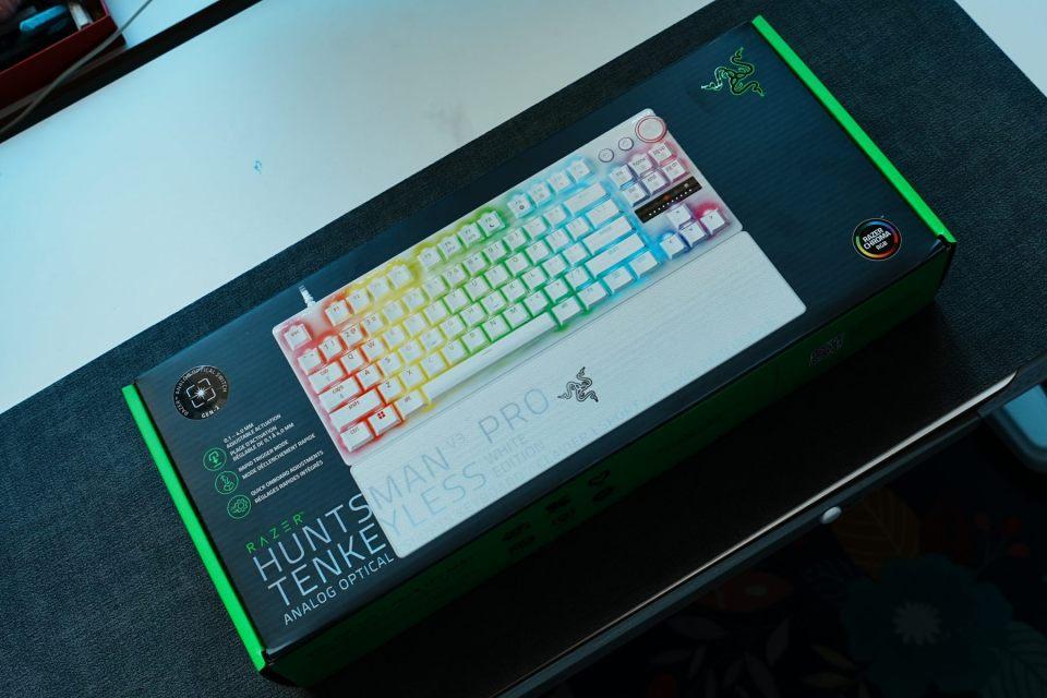 当极简主义遇上电竞基因! 雷蛇猎魂光蛛V3专业竞技版键盘开箱测评插图1