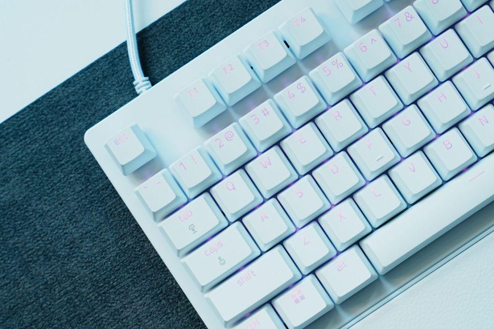 当极简主义遇上电竞基因! 雷蛇猎魂光蛛V3专业竞技版键盘开箱测评插图5