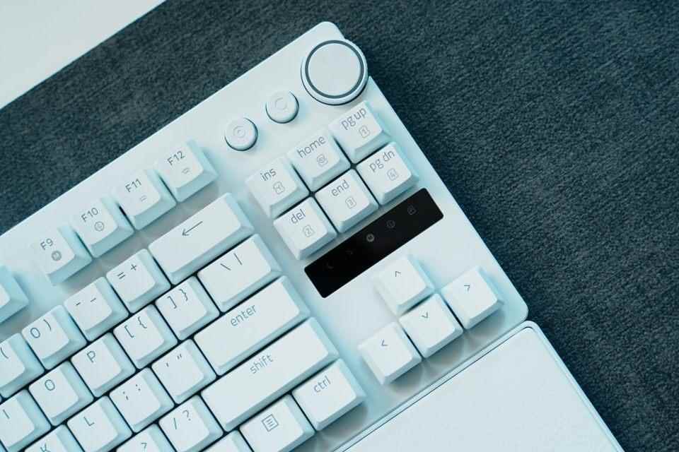 当极简主义遇上电竞基因! 雷蛇猎魂光蛛V3专业竞技版键盘开箱测评插图7