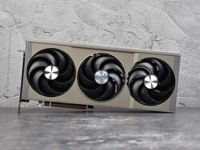 独特格栅设计! 蓝宝石RX 9060 XT 8G/16G 显卡首发测评插图2