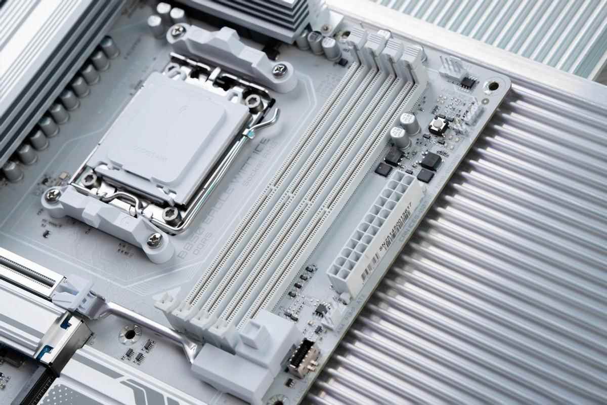 高性价比纯白ATX主板! 技嘉B850 EAGLE WIFI7 ICE主板测评插图4