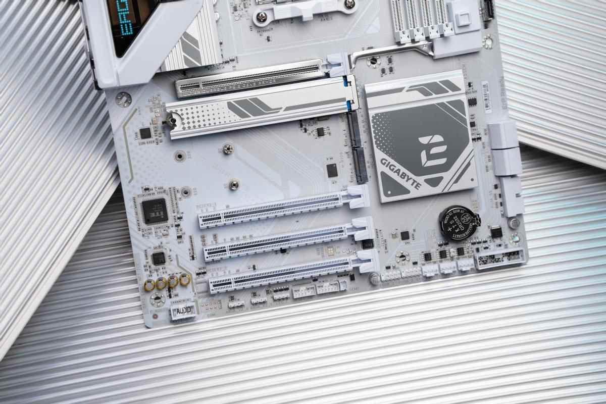 高性价比纯白ATX主板! 技嘉B850 EAGLE WIFI7 ICE主板测评插图5