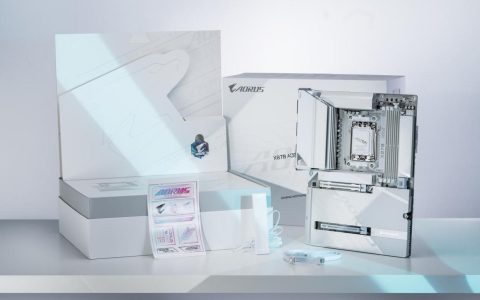 AM5首款! 技嘉X870 AORUS STEALTH ICE背插冰雕功能体验测评