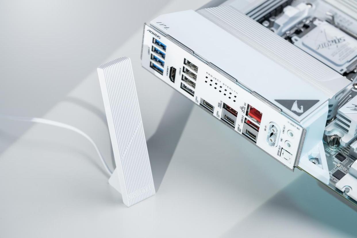 AM5首款! 技嘉X870 AORUS STEALTH ICE背插冰雕功能体验测评插图9