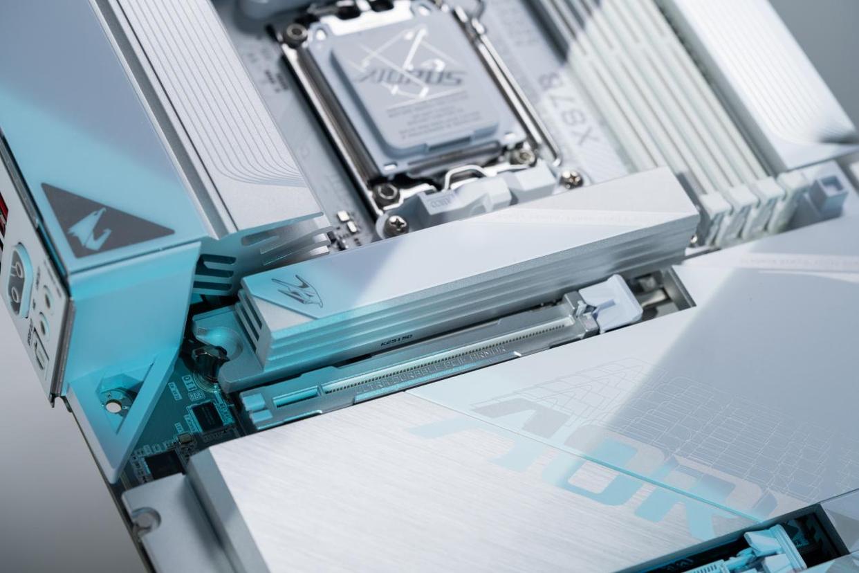 AM5首款! 技嘉X870 AORUS STEALTH ICE背插冰雕功能体验测评插图6