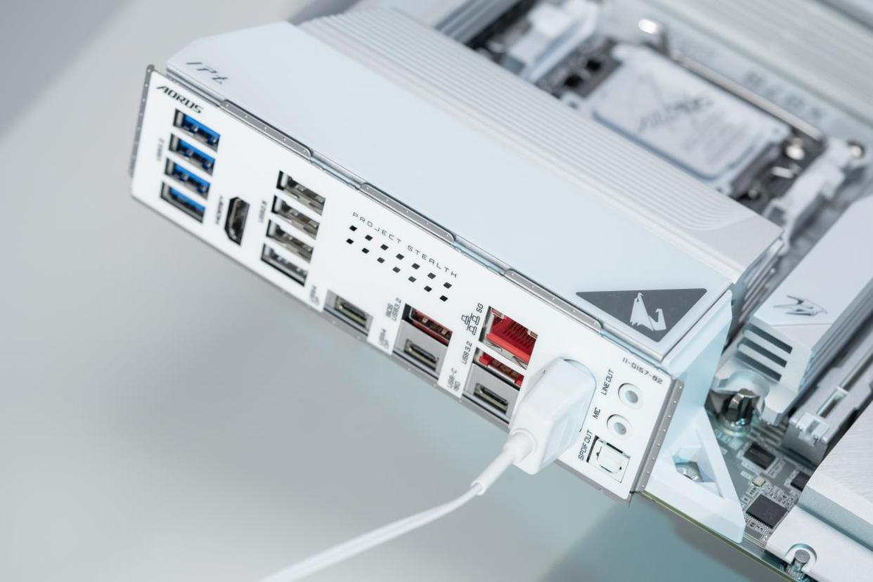 AM5首款! 技嘉X870 AORUS STEALTH ICE背插冰雕功能体验测评插图7