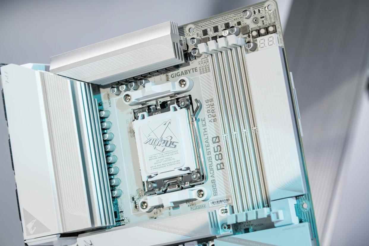 白色背插主板发布! 技嘉B850 AORUS STEALTH ICE主板测评插图10