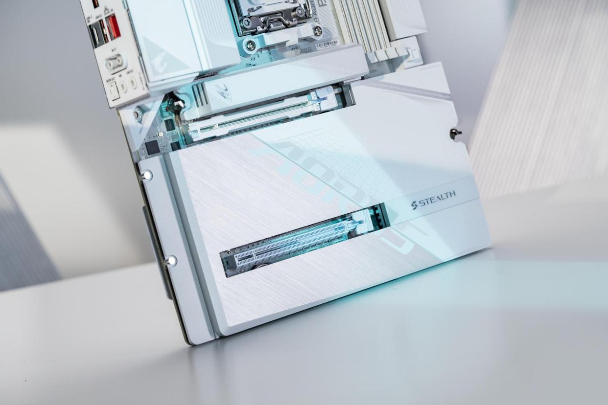 白色背插主板发布! 技嘉B850 AORUS STEALTH ICE主板测评插图12