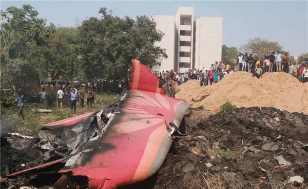 印度坠机事故274人遇难！失事客机2个黑匣子均已找到