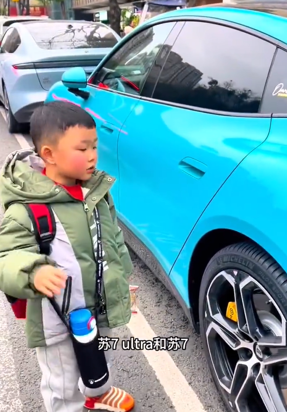 5岁熟背小米SU7配置 雷军发文感谢“小孩哥”支持