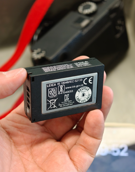 机场安检拦住博主：无3C相机原厂电池暴露在外不能上飞机