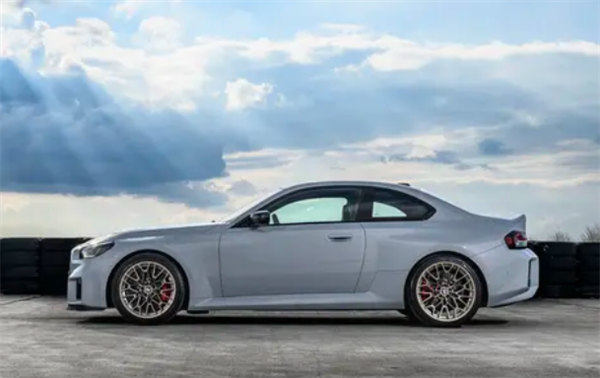 史上最强版本!全新宝马M2CS即将亮相:小小车身内含530马力插图3 史上最强版本!全新宝马M2CS即将亮相:小小车身内含530马力