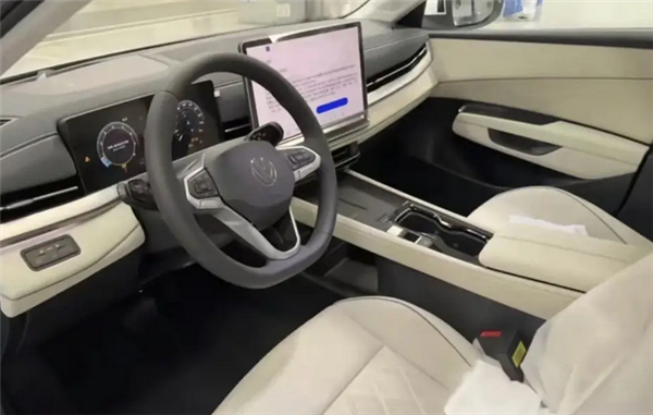 尺寸直逼大哥“迈腾”！全新大众速腾实车曝光：长宽高全部增加