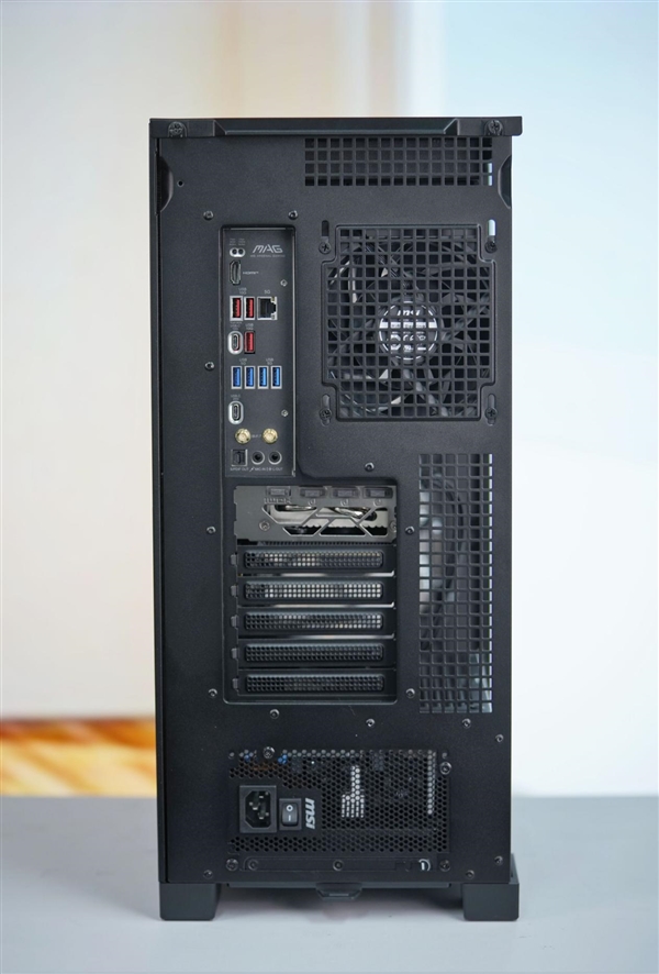 性能与颜值兼具！微星全家桶装机PC图赏