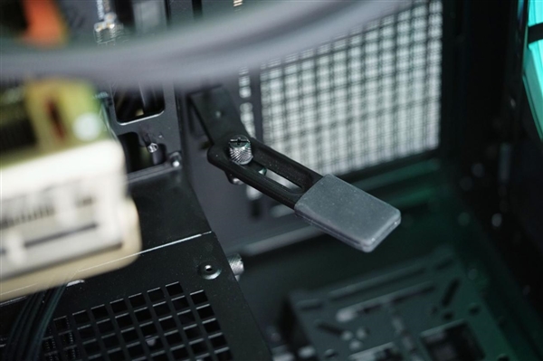 性能与颜值兼具！微星全家桶装机PC图赏