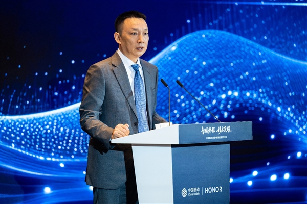 荣耀与中国移动宣布AI终端战略合作 共同推进AI终端生态建设