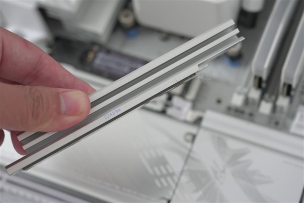 【众测】最强桌面PCIe5 .0 SSD！WD_BLACK SN8100 2TB评测：感受近15GB/s的恐怖速度