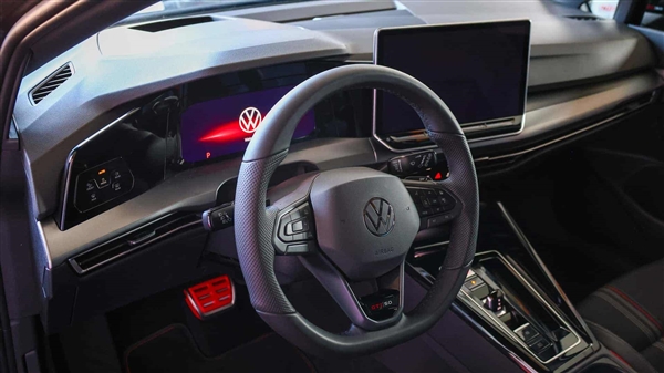 最强大众量产车7分46战纽北!高尔夫GTI 50周年特别版官图插图5 最强大众量产车7分46战纽北!高尔夫GTI 50周年特别版官图