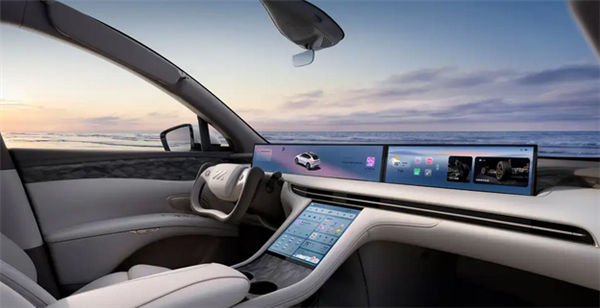 32.99万元！智己LS7焕新版实车正式发布：全系标配灵蜥数字底盘