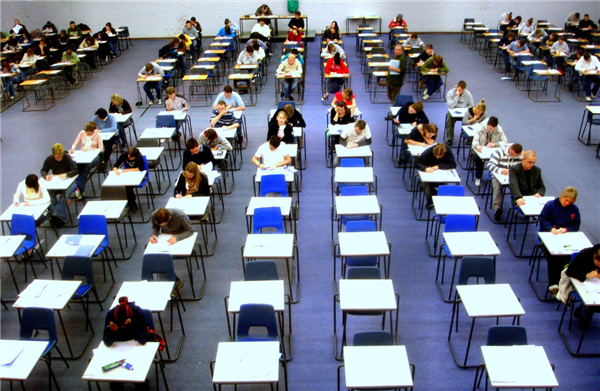 清华大学毕业后当老师3年再高考：达不到640分要请学生吃饭