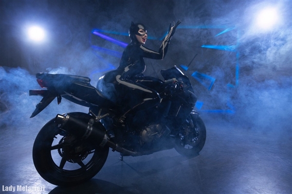 国外御姐Cos八尺夫人和寡姐美图 身材真的太顶了