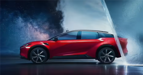 搭载比亚迪刀片电池！丰田bZ5开启交付：起售价12.98万元