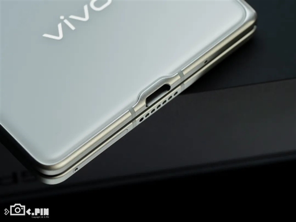vivo刚出的这台折叠屏 我愿称它为“苹果最佳搭子”