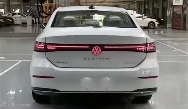 尺寸直逼大哥“迈腾”！全新大众速腾实车曝光：长宽高全部增加