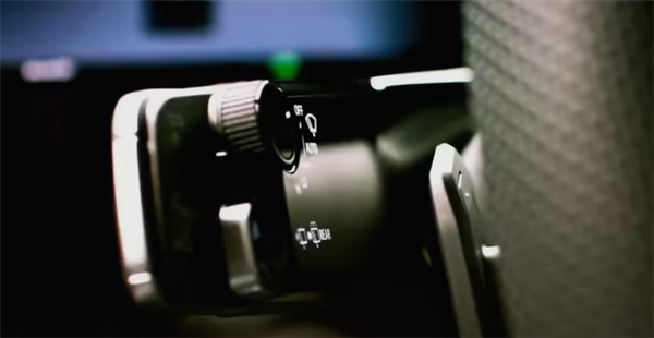 是便捷还是隐患！全新奥迪Q3集成式操控杆设计引争议