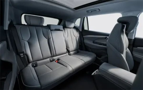 不输新势力！全新别克E5内饰官宣：标配30英寸曲面大屏