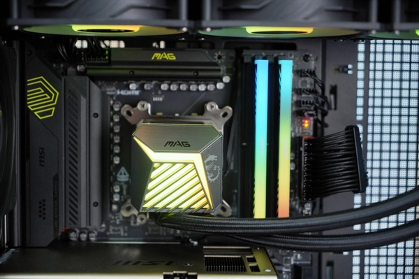 性能与颜值兼具！微星全家桶装机PC图赏