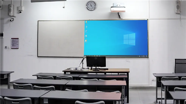 深圳大学的课堂长啥样 实地探查光峰教育投影的大批量应用