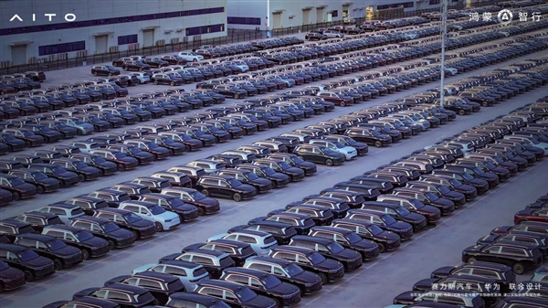 2025年现象级豪华SUV:问界M8蝉联40万级销冠插图7 2025年现象级豪华SUV:问界M8蝉联40万级销冠