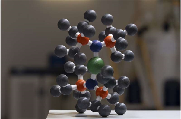 硬盘革命！新材料可使容量提升100倍：每c㎡存3TB数据