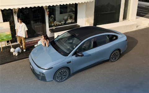 10.58万起 零跑B01纯电轿车开售：原生后驱、起步550公里