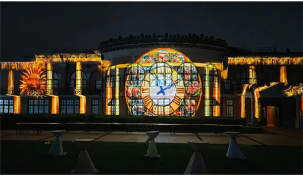 光峰专显助力2025达沃斯论坛 T Pro系列点亮3D Mapping光影秀