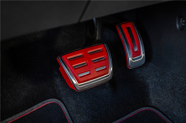 最强大众量产车7分46战纽北!高尔夫GTI 50周年特别版官图插图8 最强大众量产车7分46战纽北!高尔夫GTI 50周年特别版官图