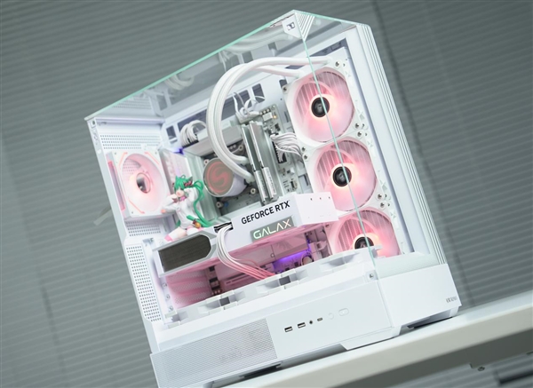 【众测】最强桌面PCIe5 .0 SSD！WD_BLACK SN8100 2TB评测：感受近15GB/s的恐怖速度