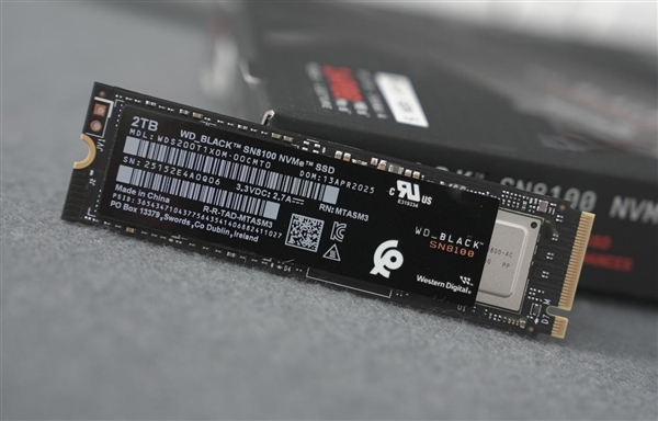 【众测】最强桌面PCIe5 .0 SSD！WD_BLACK SN8100 2TB评测：感受近15GB/s的恐怖速度