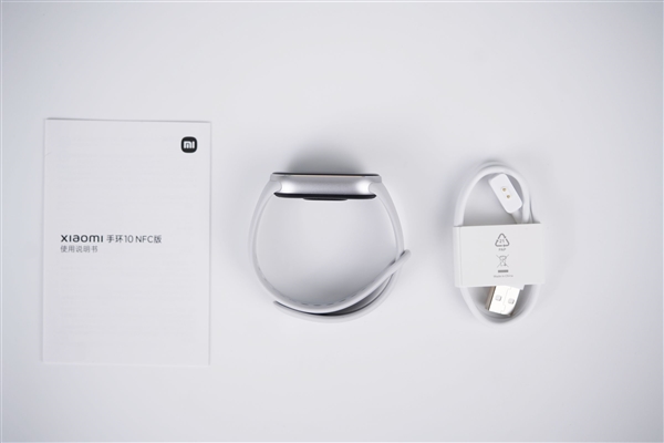 超窄四等边跑道屏！小米手环10 NFC版图赏