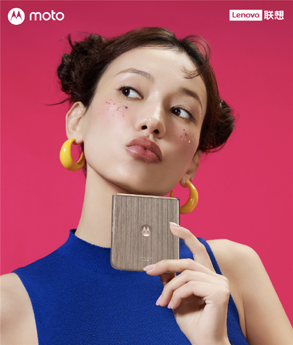 折叠屏暑潮开启！小米MIX Flip 2参数亮眼 联想moto razr 60满分小折2677元起