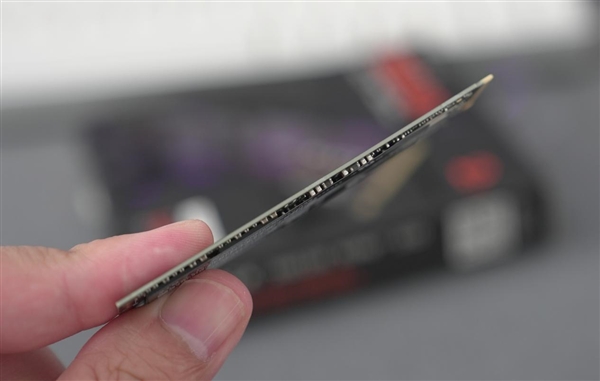 【众测】最强桌面PCIe5 .0 SSD！WD_BLACK SN8100 2TB评测：感受近15GB/s的恐怖速度