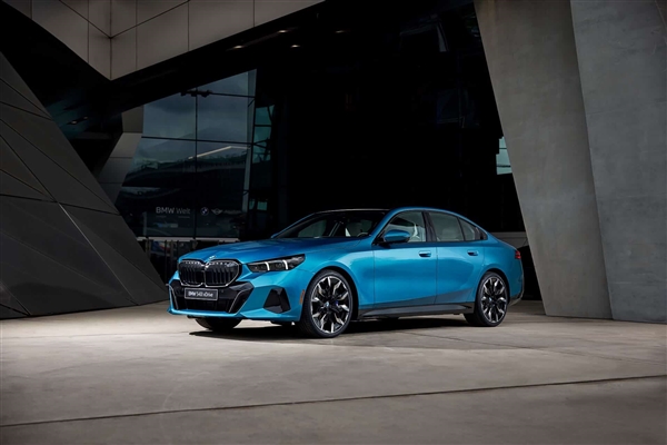 直六+四驱 宝马540i限量版官图发布：极速250km/h