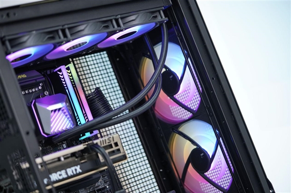 性能与颜值兼具！微星全家桶装机PC图赏