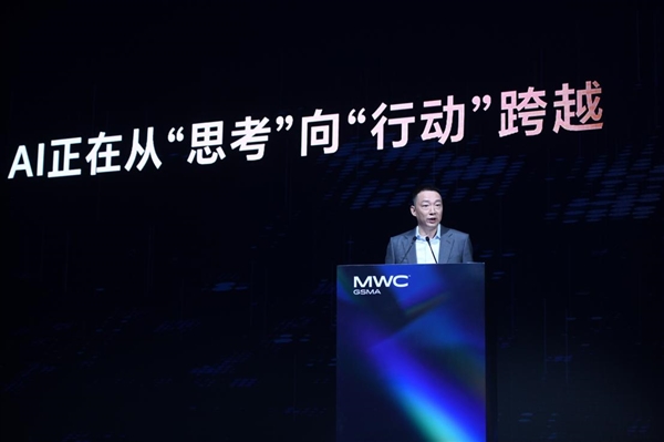荣耀李健 MWC 上海演讲：AI 竞争焦点正从“模型”转向“落地”