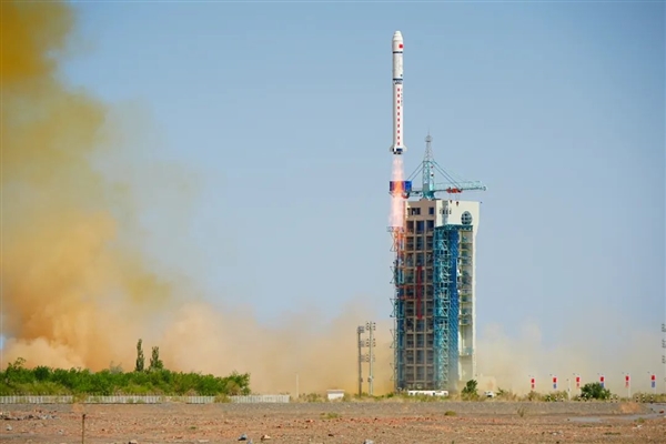 国之重器！我国第一颗地球物理场探测业务卫星“张衡一号”02星成功发射