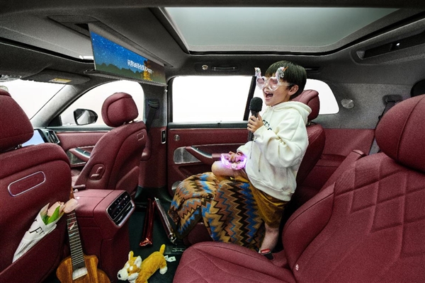 2025年现象级豪华SUV:问界M8蝉联40万级销冠插图5 2025年现象级豪华SUV:问界M8蝉联40万级销冠